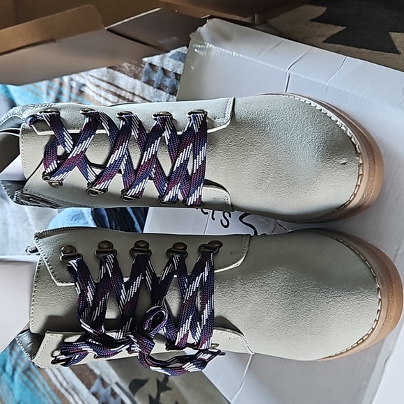 Heeled ankle boot - Picture 2 of 4